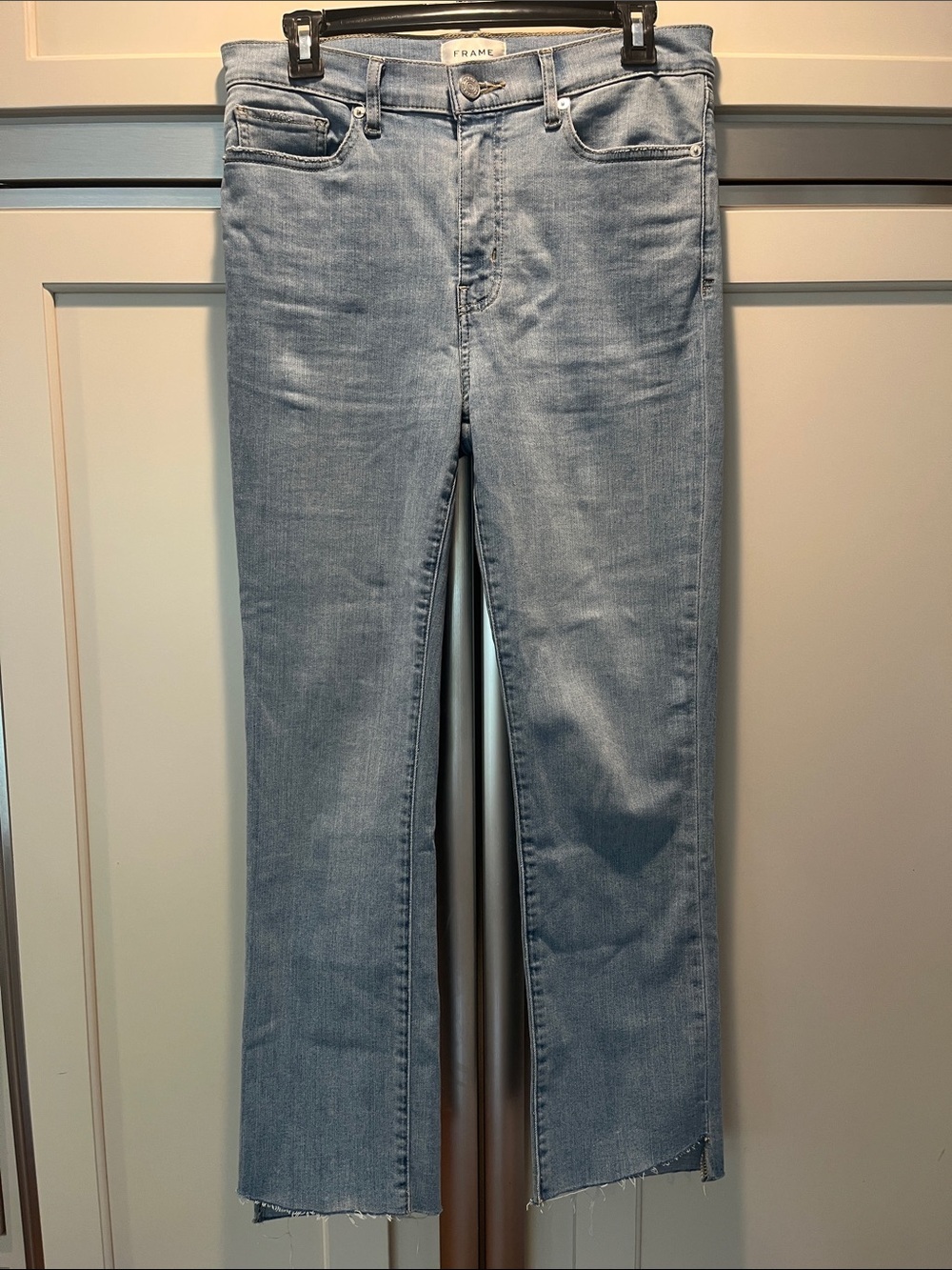 Frame Denim Le High Straight Crop Raw Cascade Hem Jeans in Light Wash 28 - Picture 7 of 14